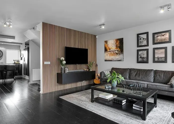Entire House In A Quite Area